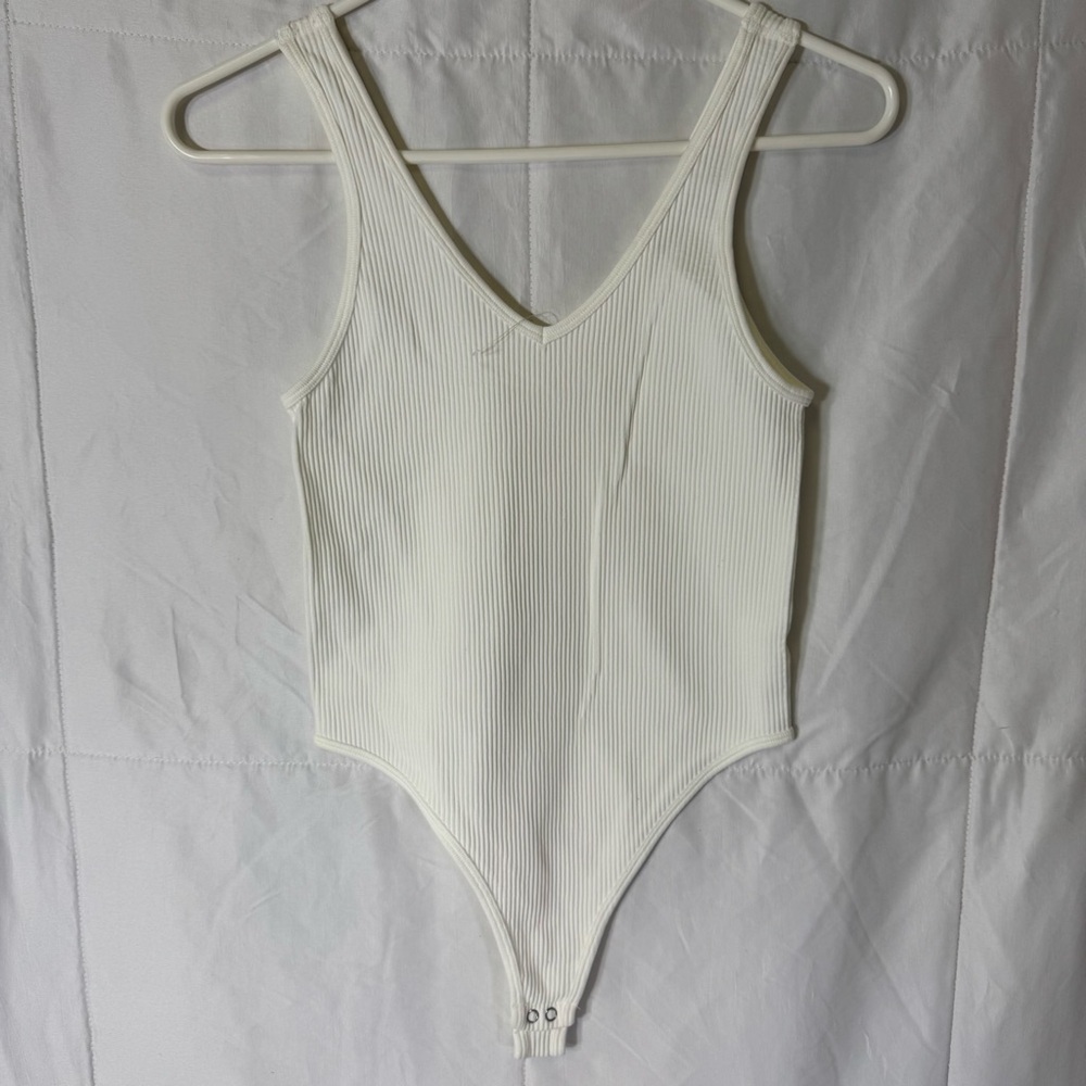 Gypsy + Jade White Ribbed Bodysuit XS/S V-Neck Sleeveless Stretch Snap Closure